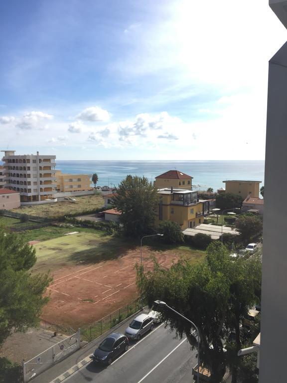 Attico Tacito Apartment Ventimiglia Luaran gambar